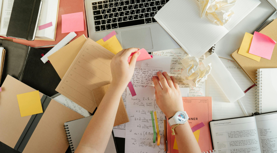 Gérer plusieurs rôles professionnels sans s’épuiser : un enjeu managérial sous-estimé